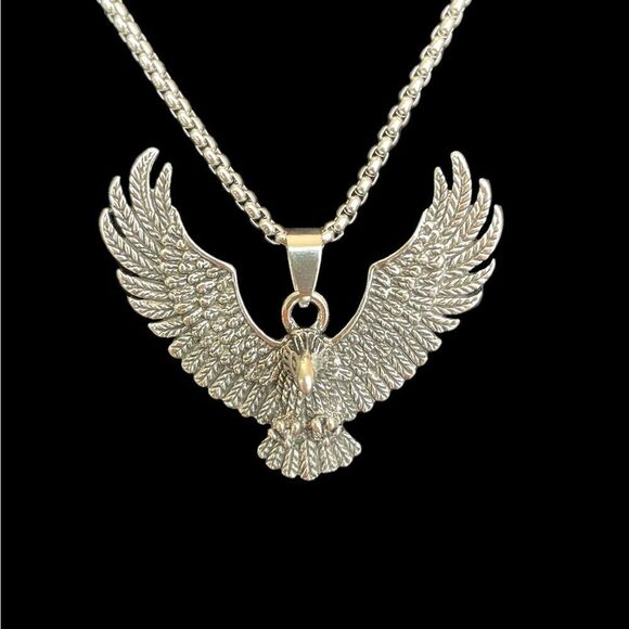EAGLE WITH WINGS SPREAD NECKLACE - Picture 2 of 3